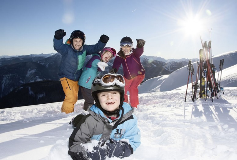 Flachau gemeinsam auf Skiern erkunden © Flachau Tourismus