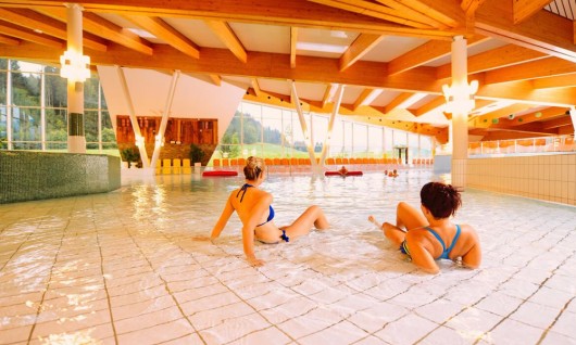 Badelandschaft &copy; Erlebnis-Therme Amad&eacute;